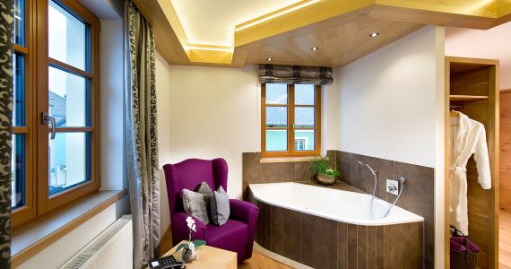 Das Doppelzimmer bietet als spezielle Ausstattung eine Badewanne