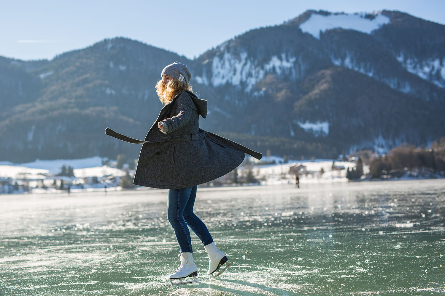 A special experience - skating on the icy lakes of Salzburger Land