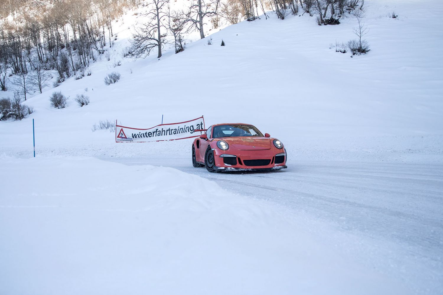 Winter driving training in the Lungau - driving safety training on the ice and snow tracks of www.winterfahrtraining.at